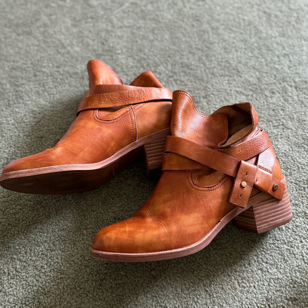 Ugg ankle boots very good used condition